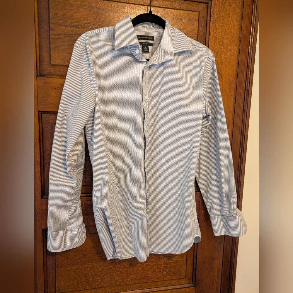 Banana Republic Small Men's Slim Fit Dress Shirt Blue And White Stripe